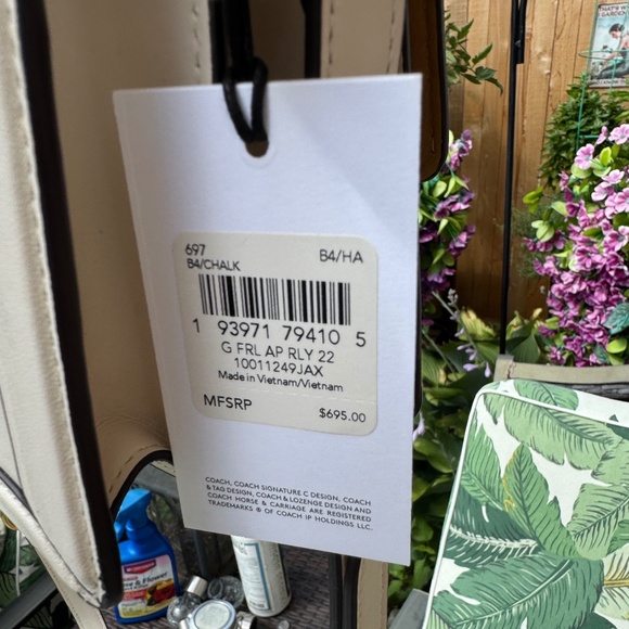 Riley Top Handle 22 With Floral Applique - NWT - Picture 3 of 16